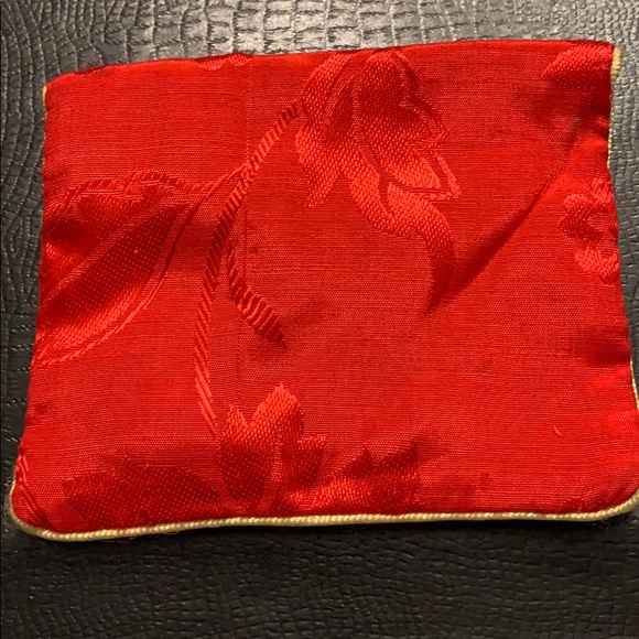 Vintage keepsake or jewelry pouch - Picture 6 of 11